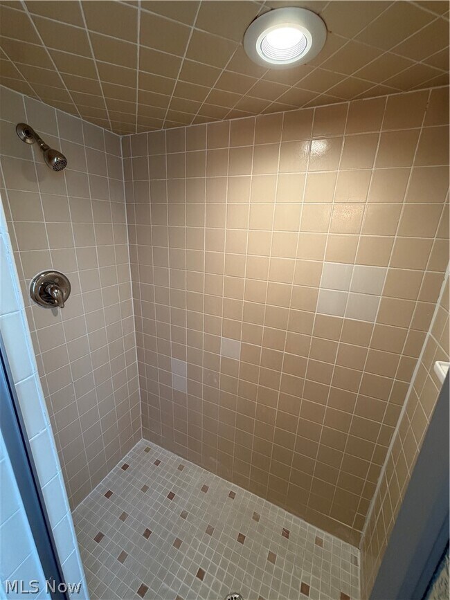 Building Photo - 21 Wayne St SE