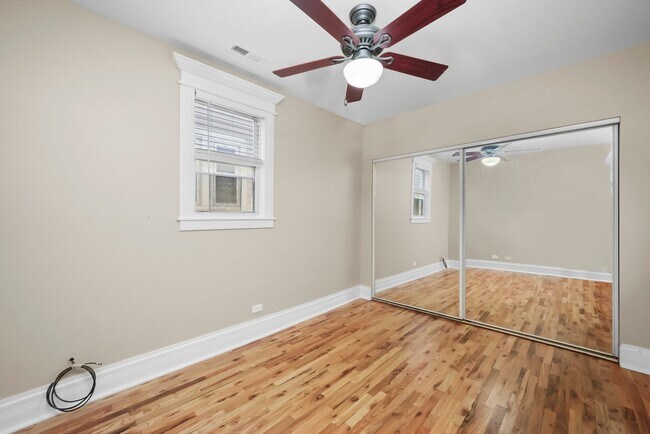 Building Photo - 518 W 45th Pl