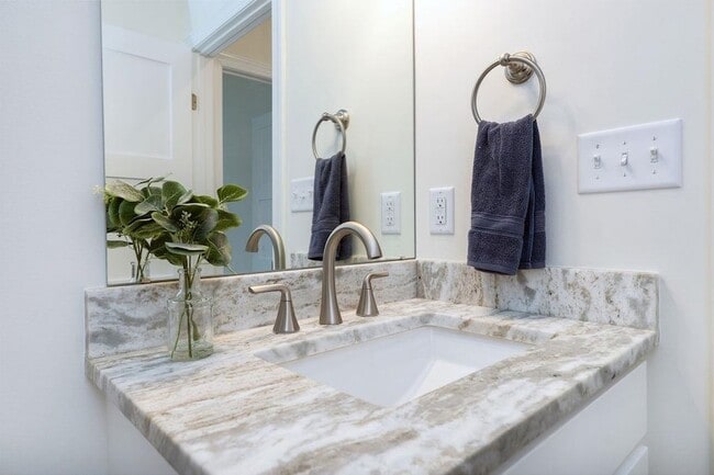 Building Photo - 1025 Frye St