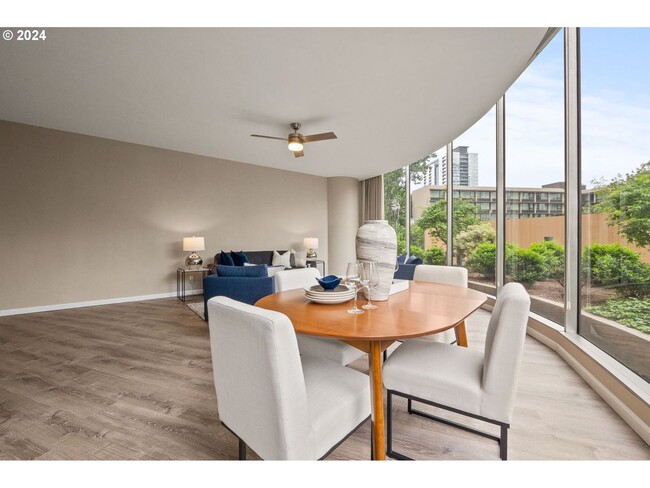 Building Photo - Spacious Portland Plaza Condo with Washer/...