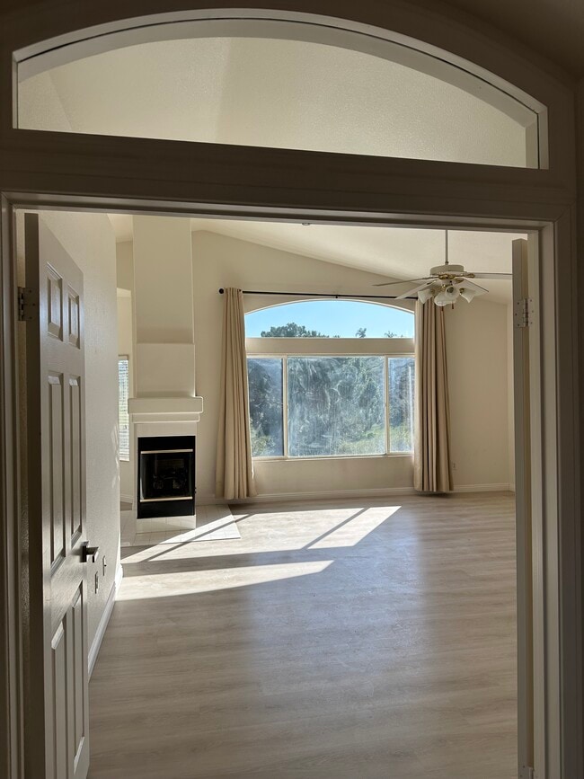 Building Photo - 32795 Valentino Way