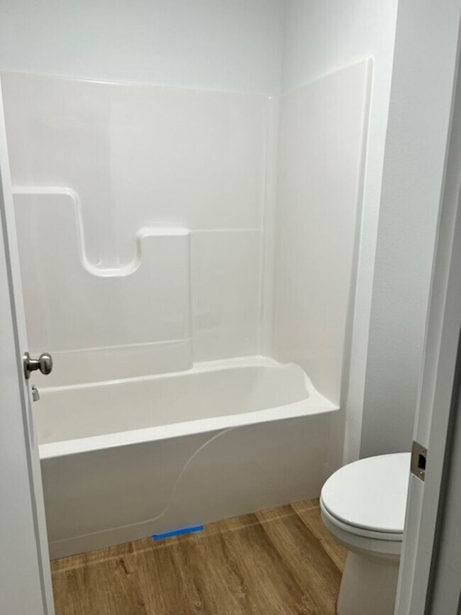 Building Photo - 4 BR HOME IN NIXA!