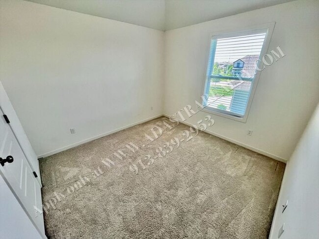 Building Photo - Beautiful 4 Bed 3.5 Bath Home in Olathe-Av...