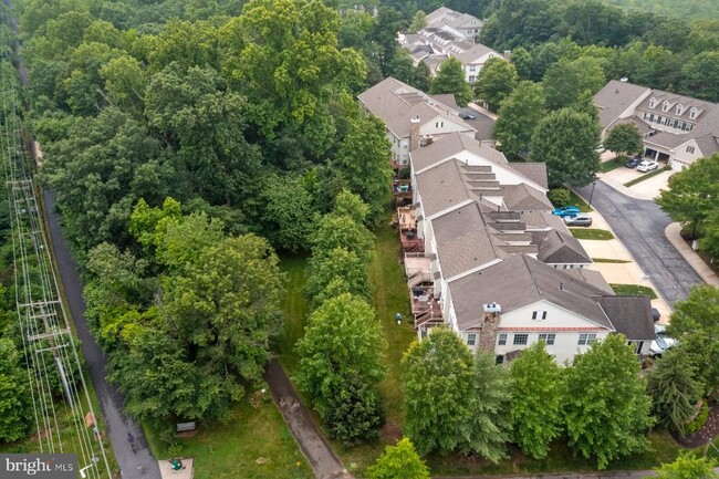 Building Photo - 805 Thicket Ct