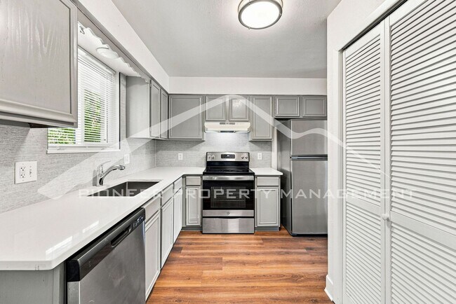 Building Photo - 179 Eaton Ct