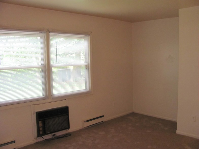 Interior - W.R. Cropper Apartments