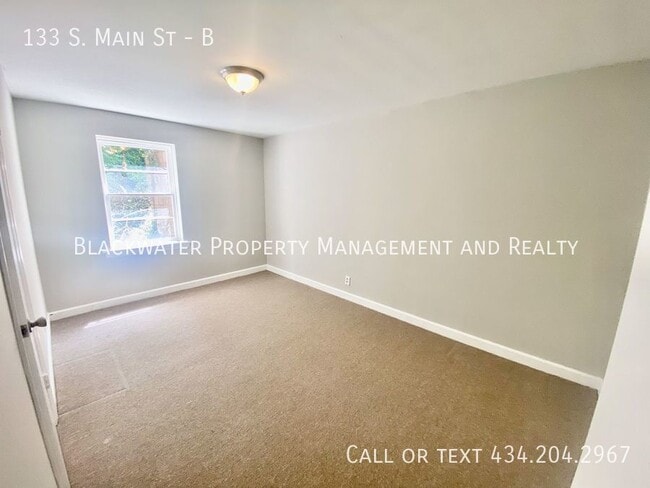 Building Photo - 133 S Main St