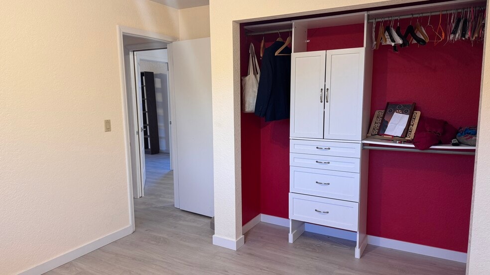 Building Photo - 160 Sugarloaf St