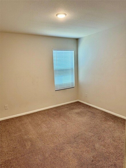 Building Photo - 6122 Heron Dr