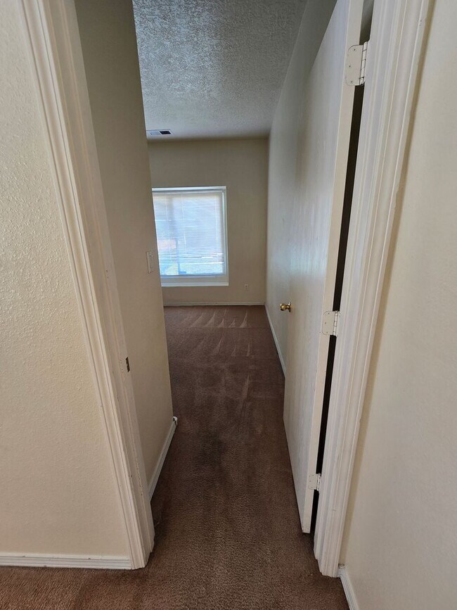 Building Photo - 4 bedroom 2 bath home with Refrigerated Air.