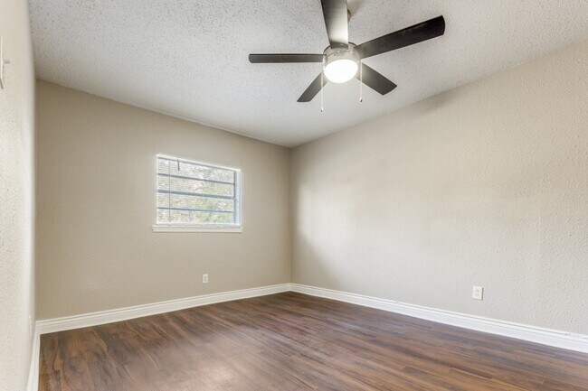 Building Photo - 9310 Forest View St