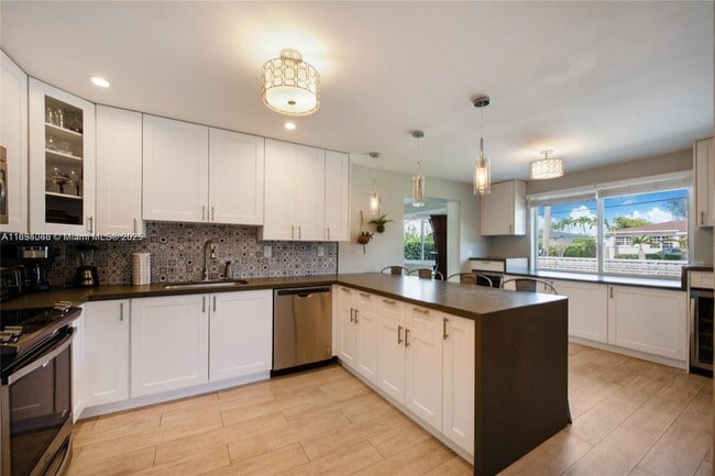 Building Photo - 6560 SW 26th St