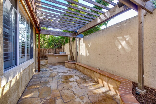 Building Photo - 443 Farrel Ct