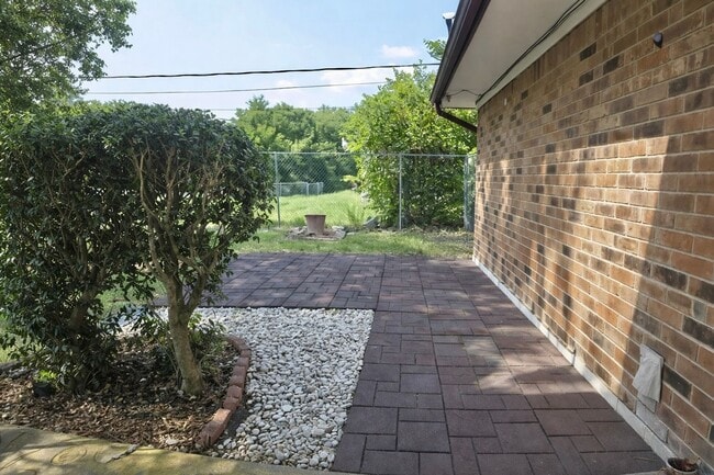 Building Photo - AVAILABLE SOON!