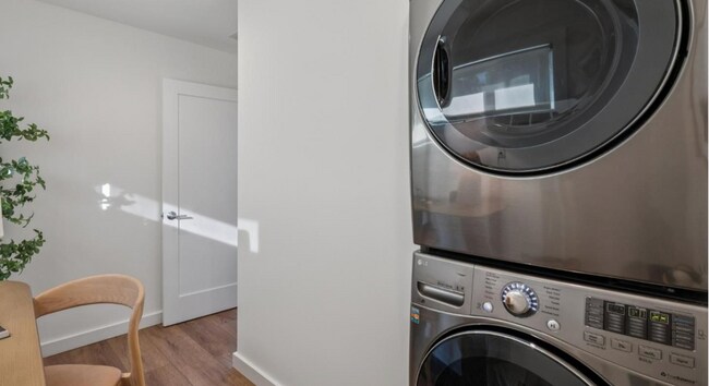 Building Photo - Beautifully remodeled 2BD/2BA single-level home in Tiburon