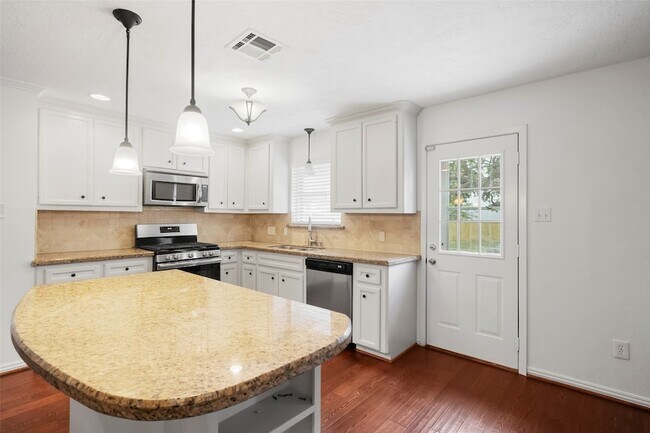 Building Photo - 2226 Droxford Dr