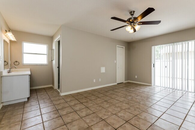 Building Photo - 9804 N Connechusett Rd