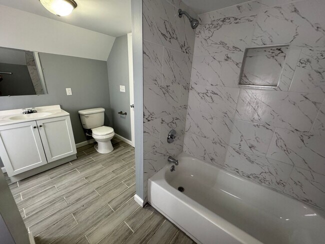 Building Photo - 1129-1131 S Sheffield Avenue