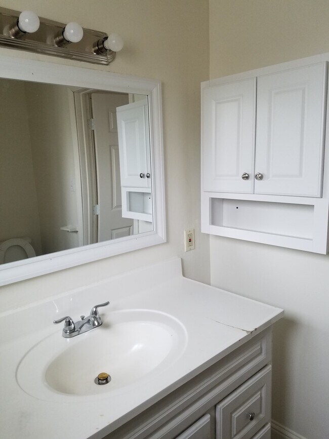 Building Photo - 518 Needham St