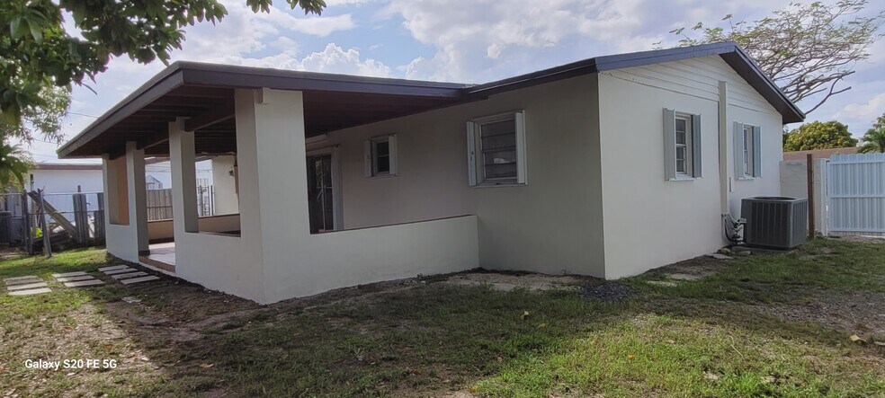 Building Photo - 10472 SW 46th St