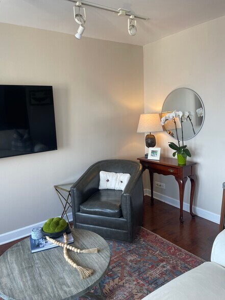 Building Photo - 444 W Fullerton Pky