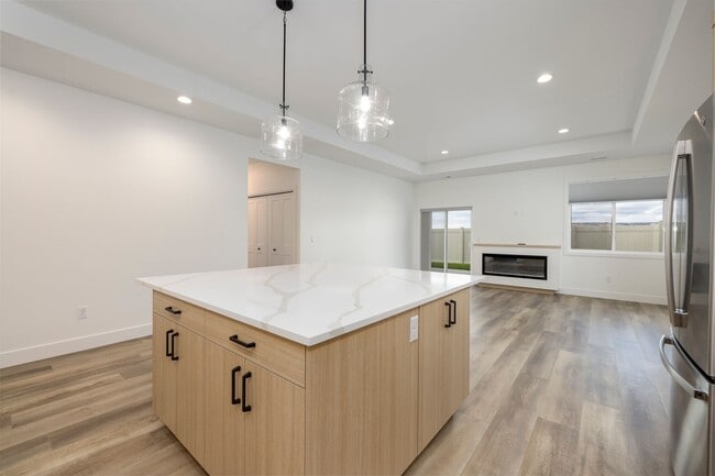 Building Photo - 4607 Pine Crest Dr
