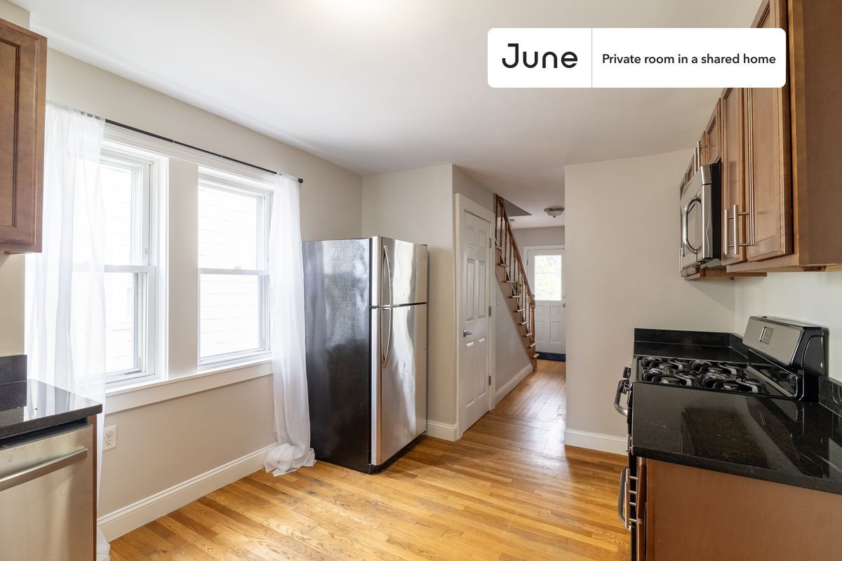 Building Photo - Room in Shared 5 bed/1.5 bath home