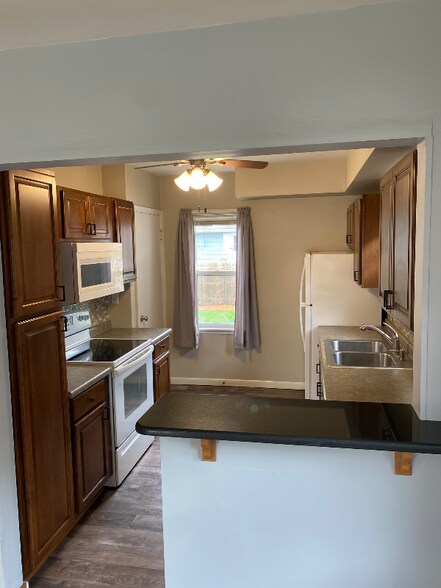 Building Photo - 121 Belleview Ave