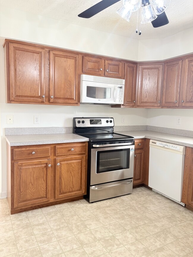 Building Photo - 24 Rosette Ln