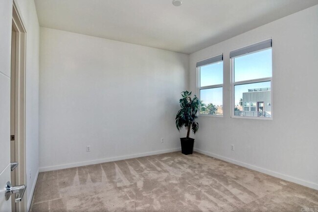 Building Photo - Downtown Oceanside Condo with pool and roo...