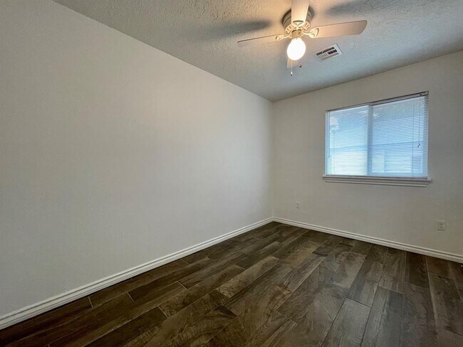 Building Photo - 319 E Edwards St