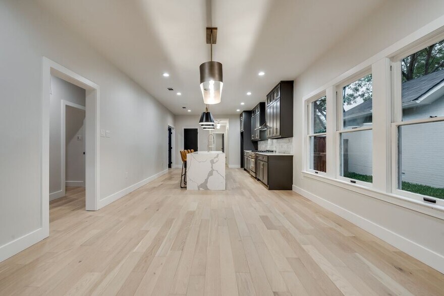 Building Photo - 5406 Vanderbilt Ave