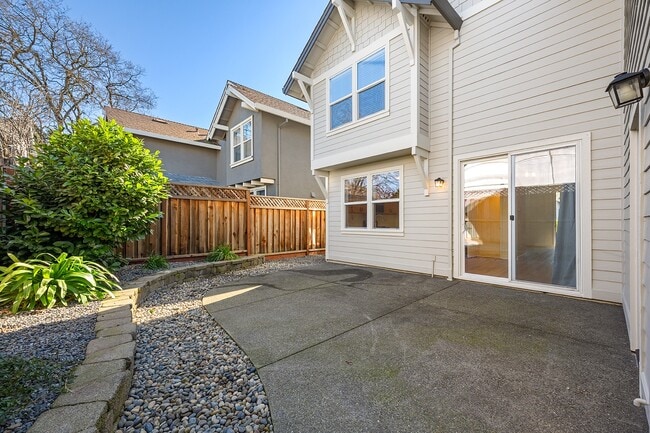 Building Photo - 2023 Northfield Dr