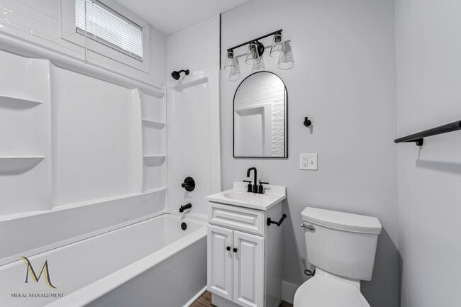 Building Photo - 403-405-405 S Elm St