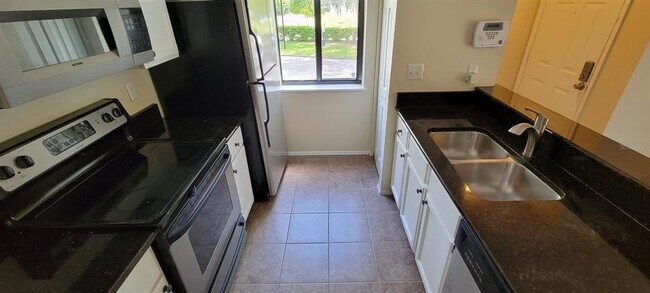Building Photo - 151 Waterfall Way