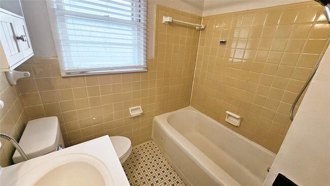 Building Photo - 2609 NW 49th St