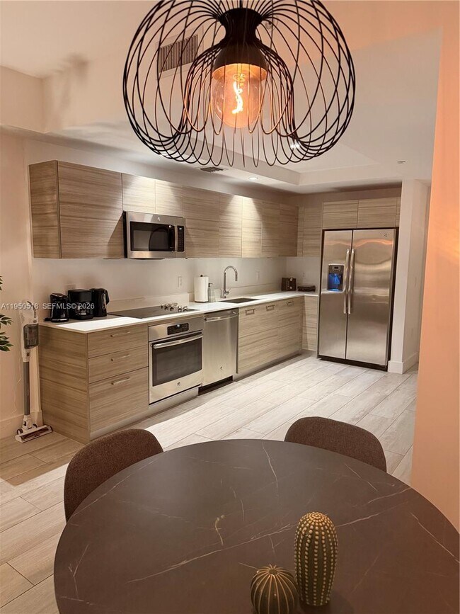 Building Photo - 121 NE 34th St