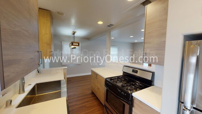 Building Photo - 4766 Bermuda Ave