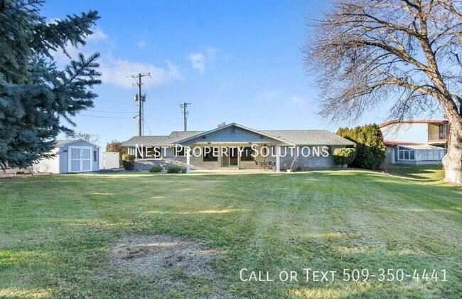 Building Photo - 1227 Fairway Dr NE