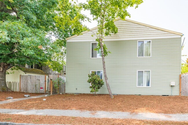 Building Photo - 3439-3439 SW 125th Ave