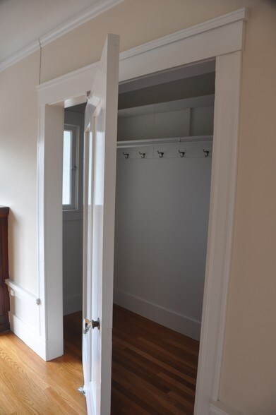 Building Photo - 2524 Benvenue Ave