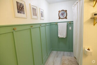 Building Photo - Single Level 4 bed 2 bath home with Office