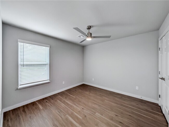 Building Photo - 6609 NW Altus St