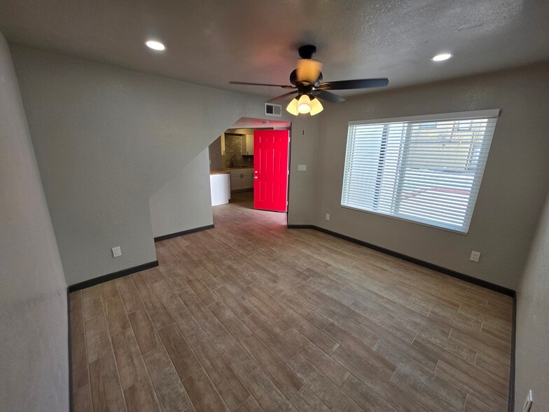 Building Photo - 1749 E Pepper Cir