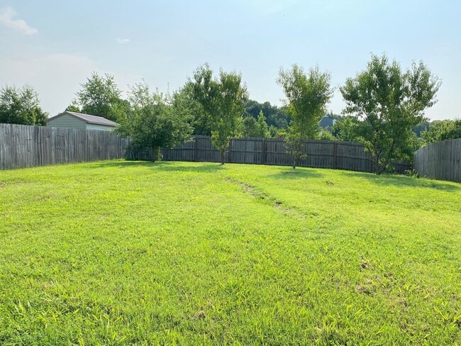 Building Photo - Beautiful Home! 4 Bed 2.5 Bath! Rossview S...