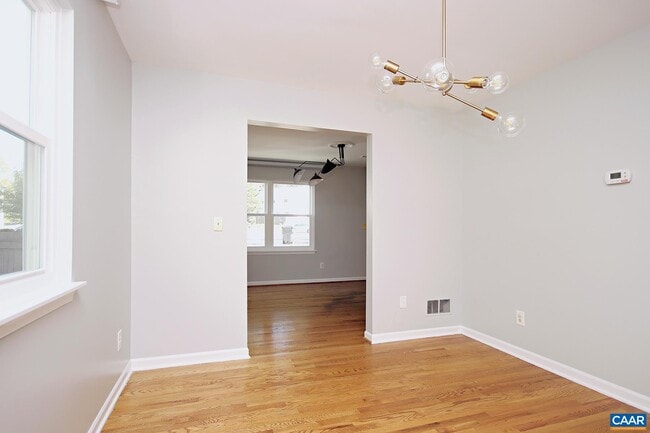 Building Photo - 211 Greentree Park