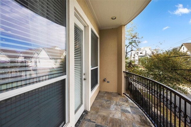 Building Photo - 3-Story Townhome in Midtown – 3BR/3.5BA with Private Balconies
