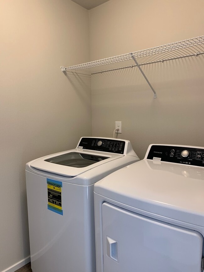 Building Photo - Beautiful 4 Bedroom 2.5 Bath Home Located In A Beautiful Master Planned Community in Camas! Top R...