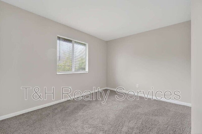 Building Photo - 1655 Walker Ave