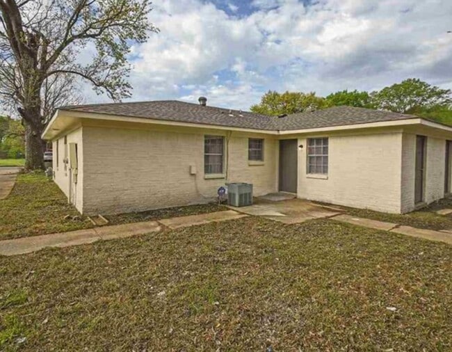 Building Photo - Duplex